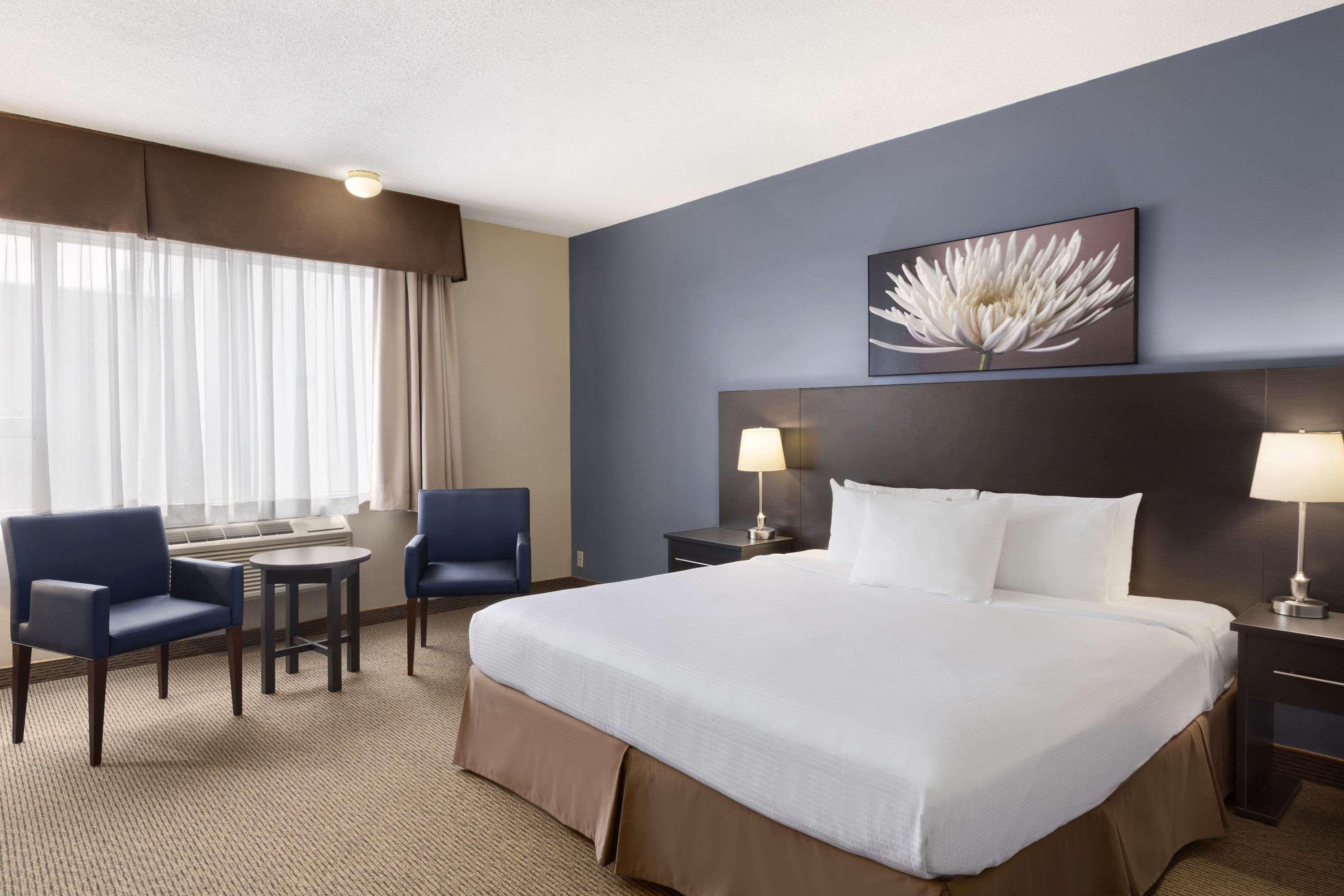 Days Inn By Wyndham Montreal Airport Conference Centre Dorval Esterno foto