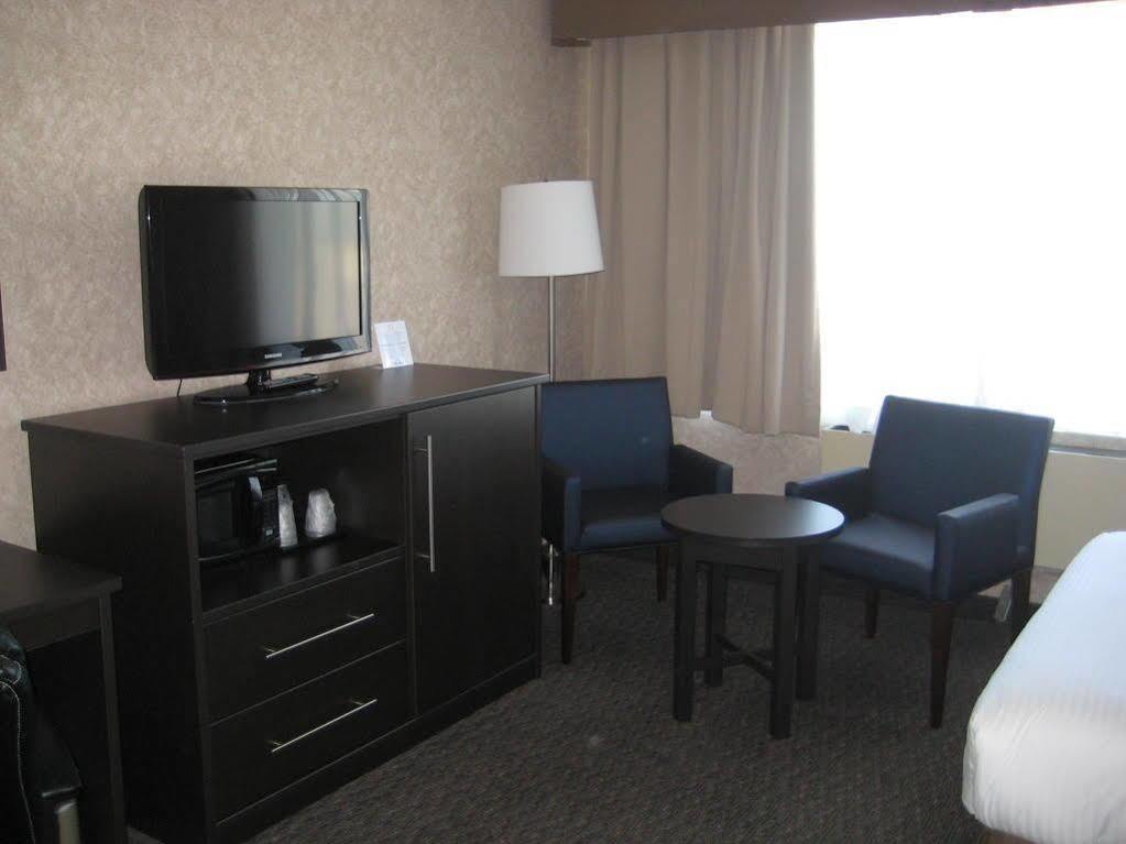 Days Inn By Wyndham Montreal Airport Conference Centre Dorval Esterno foto